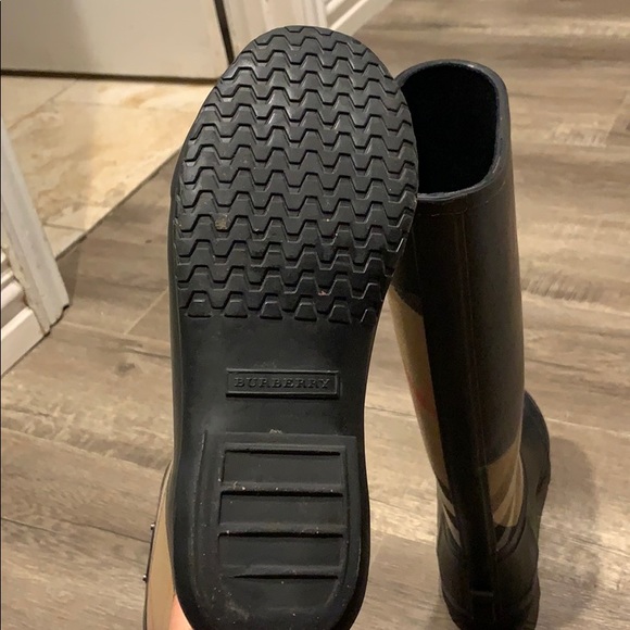 Burberry boots - Picture 3 of 4